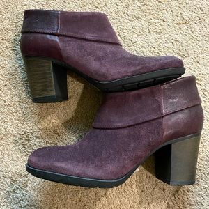 Clarks soft cushion ankle boot in plum